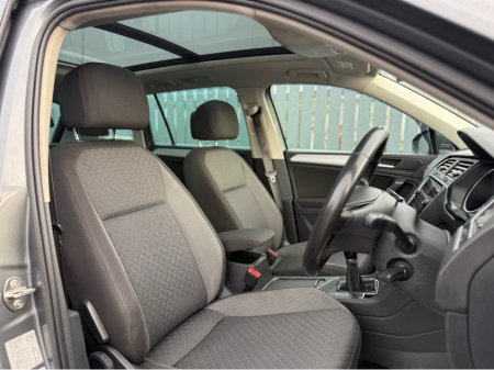 2019 Volkswagen Tiguan 2019 Volkswagen Tiguan R-Line thumbnail