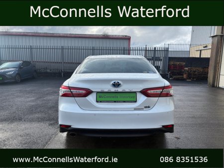 2017 Toyota Camry G Leather Hybrid €20,950 thumbnail