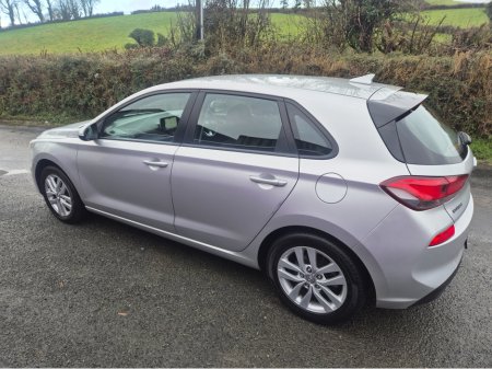 2017 Hyundai i30 SE NAV BLUE DRIVE 110 5DR 110PS €11,750 thumbnail