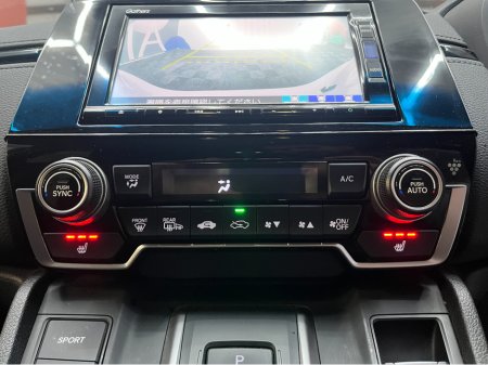 2019 Honda CR-V €27950 2019 HONDA CR-V HYBRID MASTERPIECE 2.0 AUTOMATIC / CRUISE CONTROL / REVERSE CAMERA / ELECTRIC MEMORY & HEATED SEATS / €27,950 thumbnail