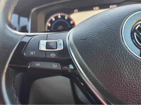 2019 Volkswagen Golf FULL CREAM LEATHER SEATS  ELECTRIC HEATED SEATS SAT NAV PACK - VIRTUAL CLOCKS -REVERSE CAMERA - NAVIGATION - CARPLAY - ANDROID AUTO- BLIND SPOT REAR TRAFFIC ASSIST - DISCOVER PRO €21,950 thumbnail