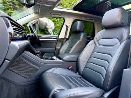 2018 Volkswagen Touareg D R-LE 3.0 TDI 4M 286HP 5DR AUTO €52,950 thumbnail