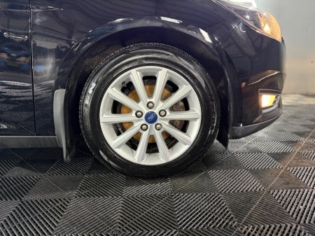 2017 Ford Focus - thumbnail 5