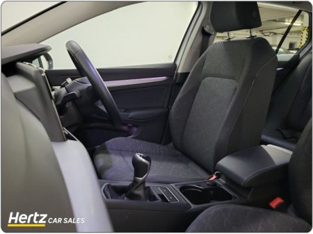 2023 Volkswagen Golf LIFE 2.0 TDI 115HP Diesel Manual €26,995 thumbnail