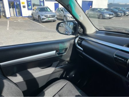 2017 Toyota Hilux - thumbnail 15