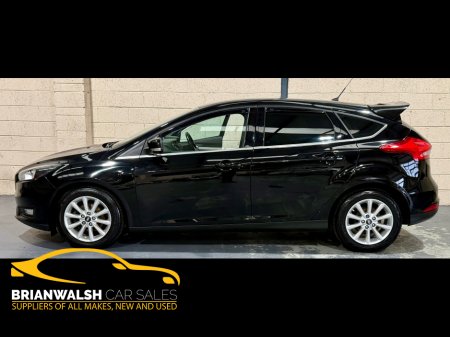 2016 Ford Focus - thumbnail 16