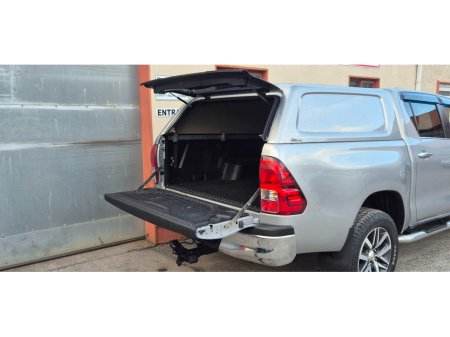 2017 Toyota Hilux - thumbnail 8