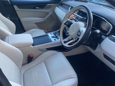 2021 Jaguar F-Pace 2.0d SE Auto AWD €42,900 thumbnail