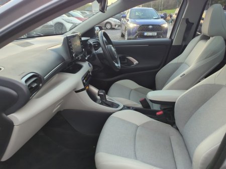 2023 Toyota Yaris FRESH SELECTION OF TRADE-INS YARIS 1.5 HYBRID PLATINUM thumbnail