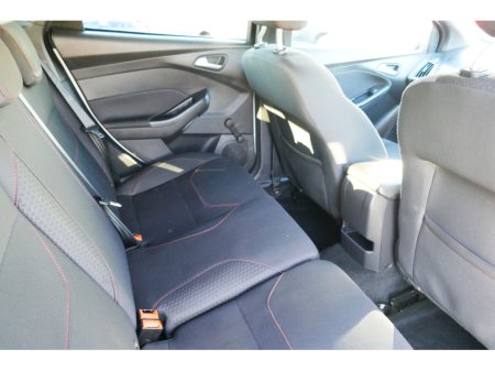 2018 Ford Focus - thumbnail 15