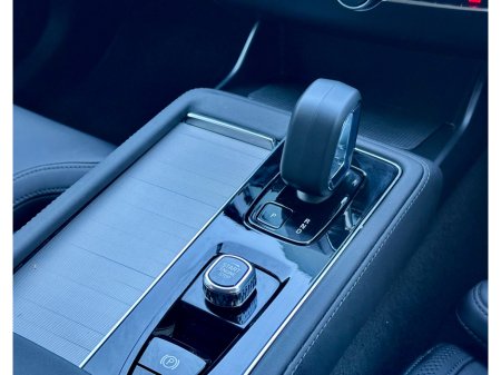 2025 Volvo XC90 CORE T8 PHEV AWD AUTO thumbnail