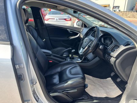 2017 Volvo V40 D2 MOMENTUM ED 5DR   FINANCE  ARRANGED €12,950