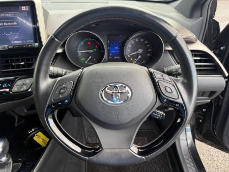 2017 Toyota C-HR - thumbnail 4