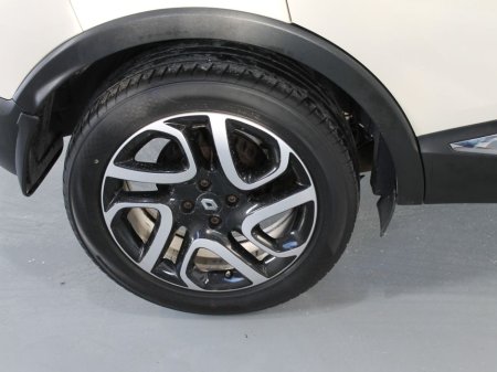 2016 Renault Captur Intense 1.5 DCI 90 EU6M 4DR €9,499 thumbnail