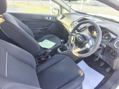 2014 Ford Fiesta - thumbnail 9