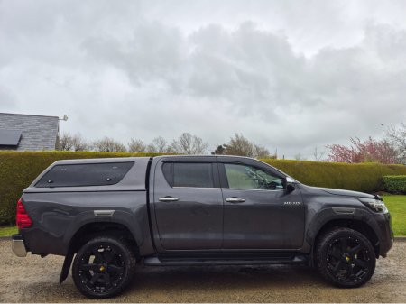 2025 Toyota Hilux - thumbnail 6