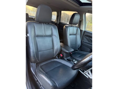 2017 Mitsubishi Outlander - thumbnail 7