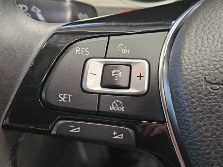 2016 Volkswagen Golf 1.6 TDI 5DR 110HP BlueMotion thumbnail