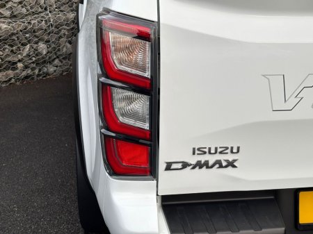 2025 Isuzu D-MAX V-CROSS DCB €48,851 thumbnail
