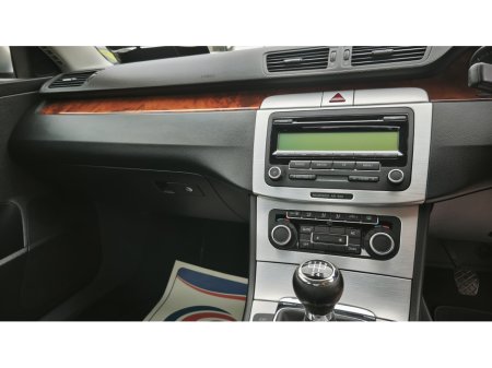 2010 Volkswagen Passat - thumbnail 22