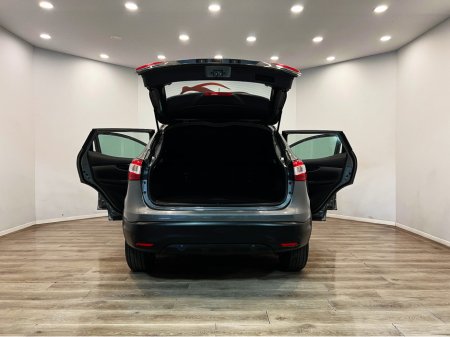 2017 Nissan Qashqai - view 4