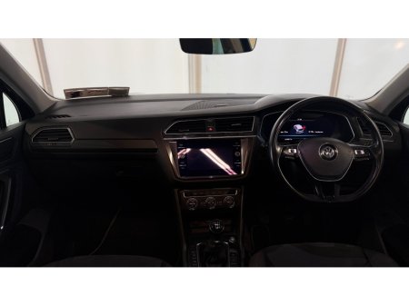 2017 Volkswagen Tiguan - view 3