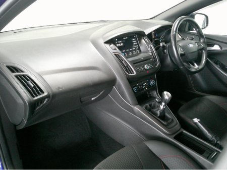 2018 Ford Focus - thumbnail 18