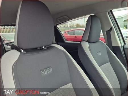 2019 Toyota Yaris - thumbnail 19