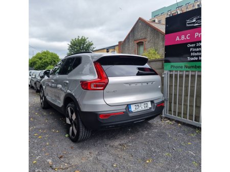 2023 Volvo XC40  €34,950 thumbnail