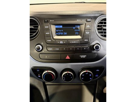 2017 Hyundai i10 - thumbnail 13