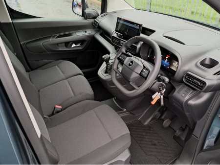 2026 Opel Combo SPORTIVE L1H1 1.5TD 100BHP **TOP SPEC** thumbnail