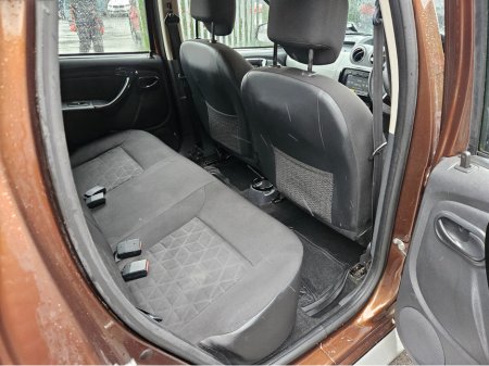 2015 Dacia Duster SIGNATURE 1.5 DCI 110 4X €5,450 thumbnail