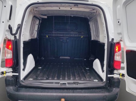 2020 Peugeot Partner  €10,995 thumbnail