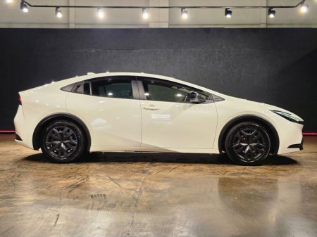 2023 Toyota Prius - thumbnail 2