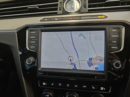 2017 Volkswagen Passat 1.4 TSI 150HP ACT Highline BE €16,950 thumbnail