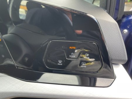 2022 Volkswagen Golf 2.0 TDI Life Estate 5dr Diesel Manual Euro 6 (s/s) (115 ps) thumbnail