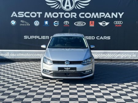 2015 Volkswagen Polo - view 3