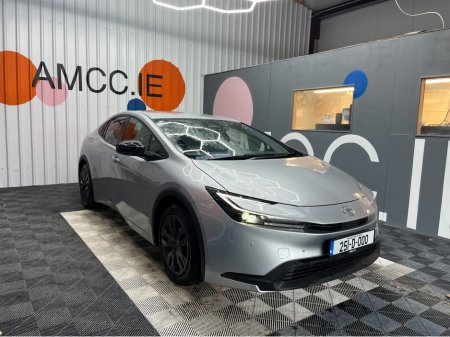 2025 Toyota Prius - thumbnail 1