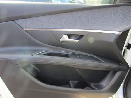 2018 Peugeot 3008 - thumbnail 25