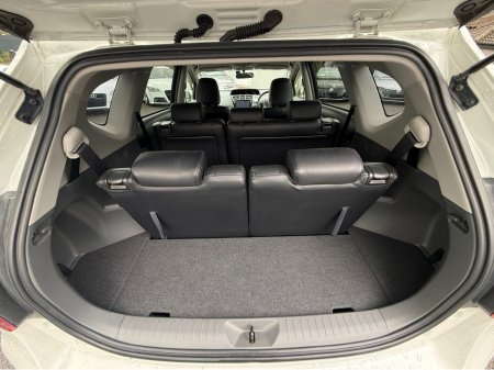 2014 Toyota Prius Alpha - photo 6