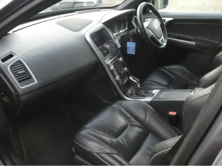 2017 Volvo XC60 2.4D D5 R-DESIGN LUXURY NAV AWD thumbnail