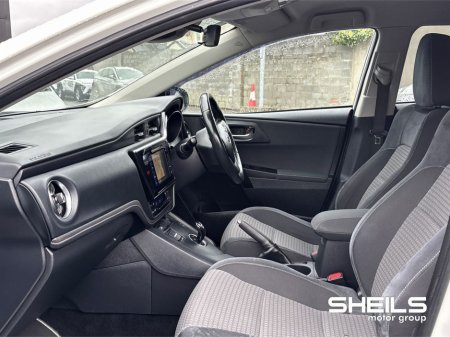 2018 Toyota Auris Hybrid Luna Sport €18,500