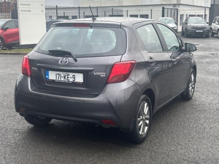 2017 Toyota Yaris - thumbnail 7