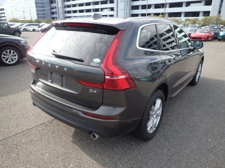 2019 Volvo XC60 2.0 D4 MOMENTUM PLUS DIESEL AUTOMATIC // MASSIVE SPEC // HALF LEATHER // APPLE CARPLAY // PRO MEDIA // REVERSING CAMERA // CRUISE CONTROL // LANE ASSIST // COLLISION WARNING SYSTEM // UPGRADED ALLOYS €32,950 thumbnail