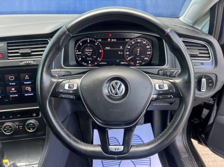 2020 Volkswagen Golf 2.0 TDI *HUGE SPEC AUTO* // 360 SURROUND PARKING SENSORS // APPLE CARPLAY/ANDROID AUTO // DUAL ZONE CLIMATE CONTROL €21,900