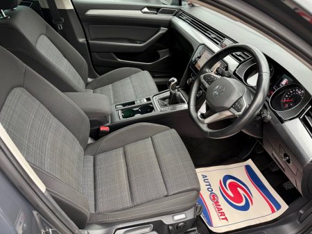 2021 Volkswagen Passat SE NAV 2.0 TDI 150 BHP **NEW MODEL**ONE UK OWNER**XENON HEADLIGHTS**SAT NAV**MINT**FSH** €21,450 thumbnail