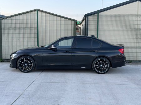 2017 BMW 3 Series - thumbnail 4