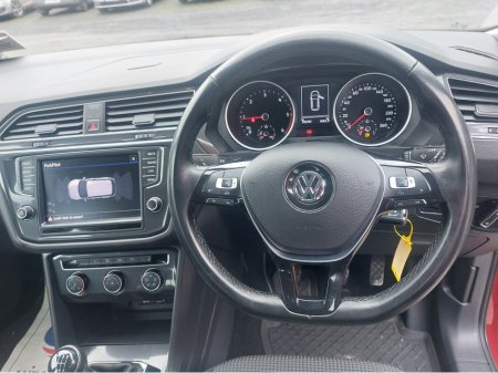 2018 Volkswagen Tiguan - thumbnail 2