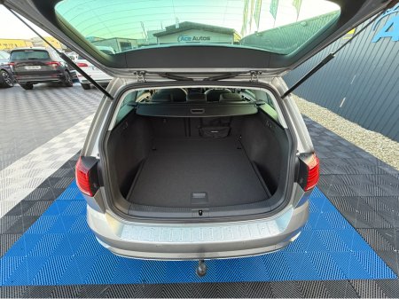 2019 Volkswagen Golf HIGHLINE PRO - 2.0L DIESEL - AUTO - 12M WARRANTY - CAR: 1600 €21,950 thumbnail