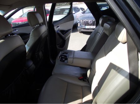 2017 Hyundai Santa Fe - thumbnail 16